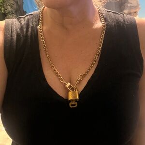 #180|Gold Louis Vuitton #314 Lock + 2 keys 🔑 +chain